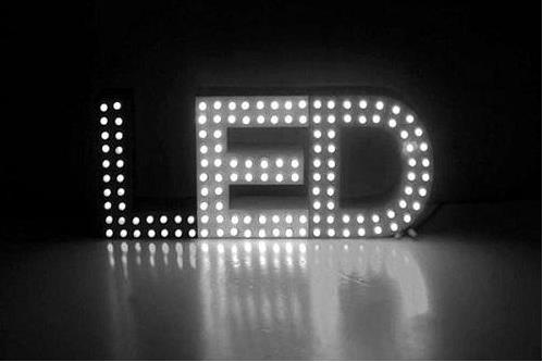 LED行業(yè)發(fā)展快速，2020年預(yù)計滲透率將達(dá)到70%??